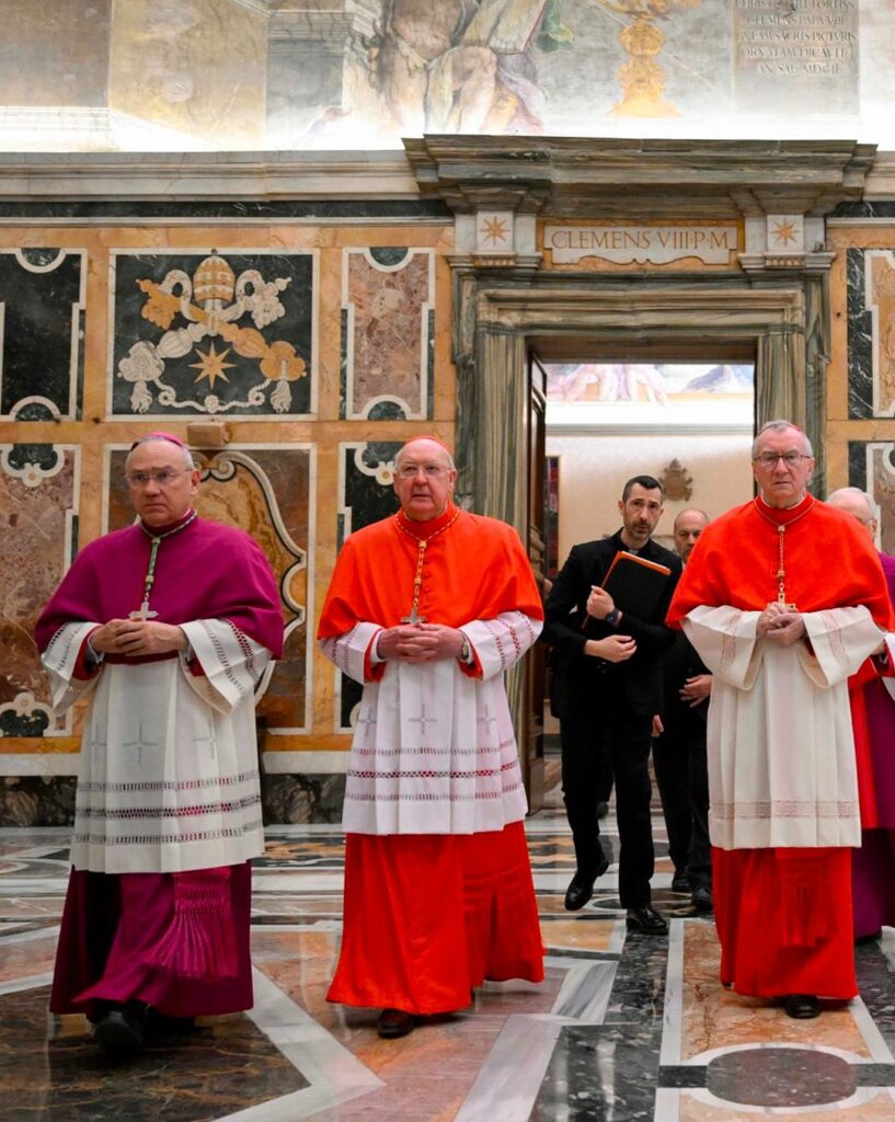 Decano do Colégio Cardinalício realiza o Rito de constatação da morte e ...