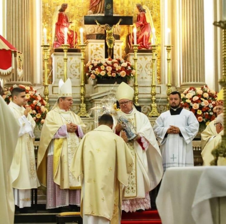 Santa Missa na Catedral marca 8 anos de Dom Roberto a frente da Diocese de Campos