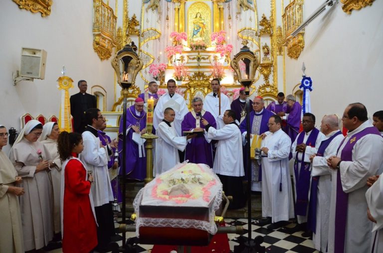Arquidiocese de Niterói se despede de Madre Bernadete
