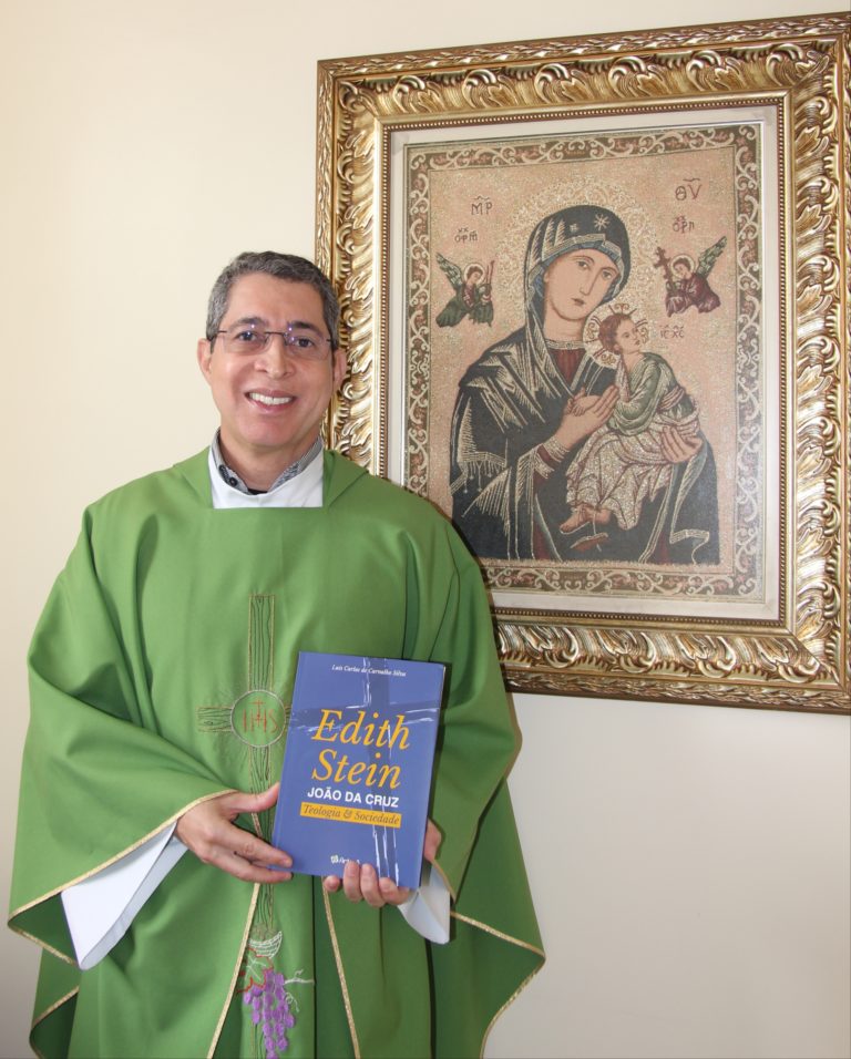 Reitor do Santuário de Nossa Senhora do Perpétuo Socorro lança livro em Campos