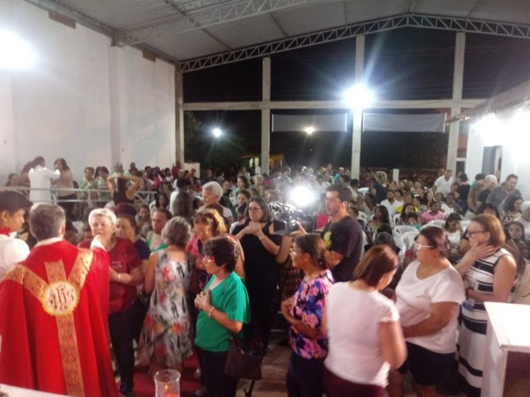 Missa das “Mãos Ensanguentadas de Jesus” enche Igreja São Sebastião de Comendador Venâncio, em Itaperuna