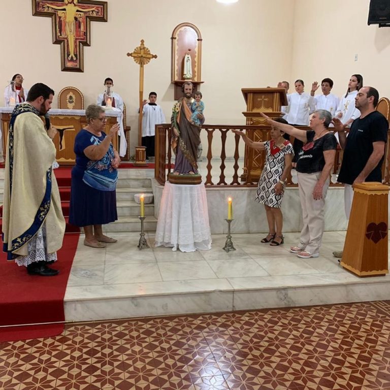 Padre Michel participa de Santa Missa em Palma-MG