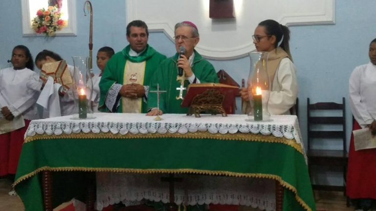 Fiéis de Caxias de Tocos realizam novenário de Nossa Senhora Aparecida