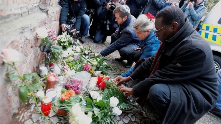 A oração do Papa pelo atentado perto de sinagoga na Alemanha