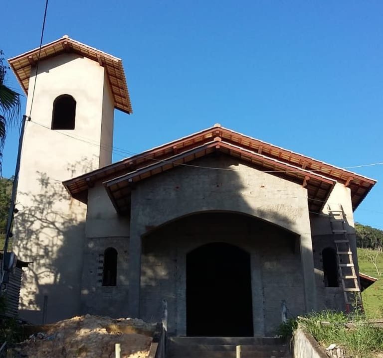 Varre-Sai constrói Capela de São Francisco e prepara inauguração de presépio