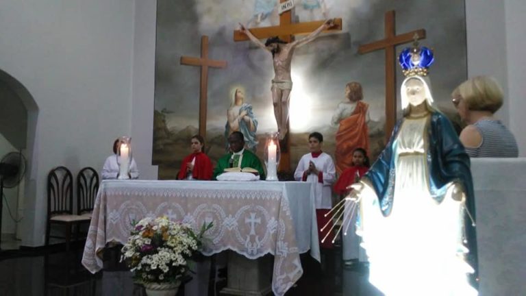 Italva: Pe. Alcemar preside Santa Missa do Novenário Nossa Senhora das Graças