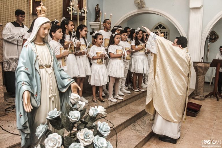 Crianças recebem Primeira Eucaristia em Italva, Barcelos, Varre Sai e Itaperuna