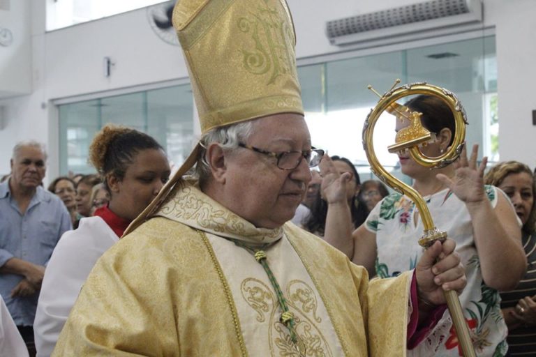 Ministério da Justiça e Segurança Pública concede naturalização brasileira a Bispo de Campos
