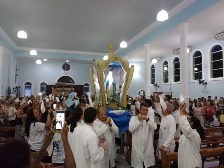 Procissão, missa solene e coroação na Festa Nossa Senhora das Graças em Itaperuna