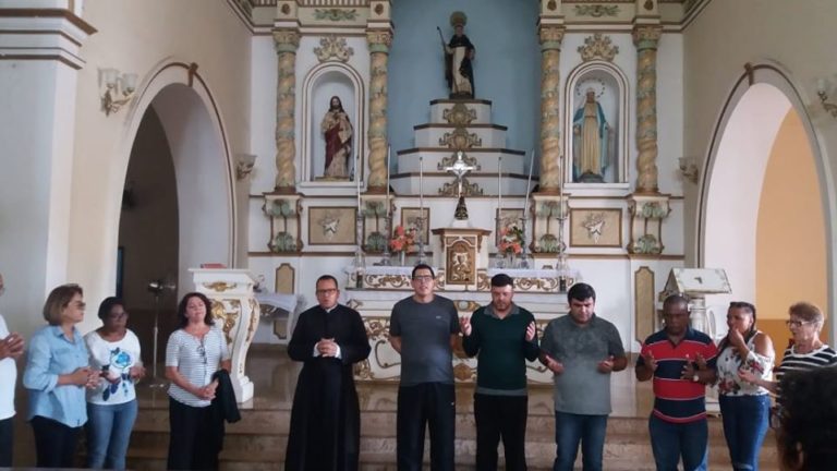 Padres da Diocese participam de peregrinação ao Santuário Divino Pai Eterno