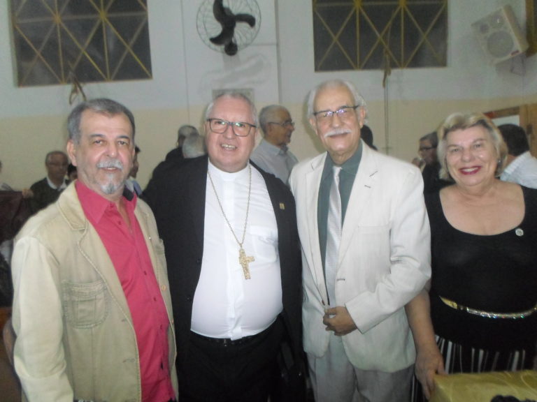 Bispo de Campos recebe homenagens na Academia Campista de Letras
