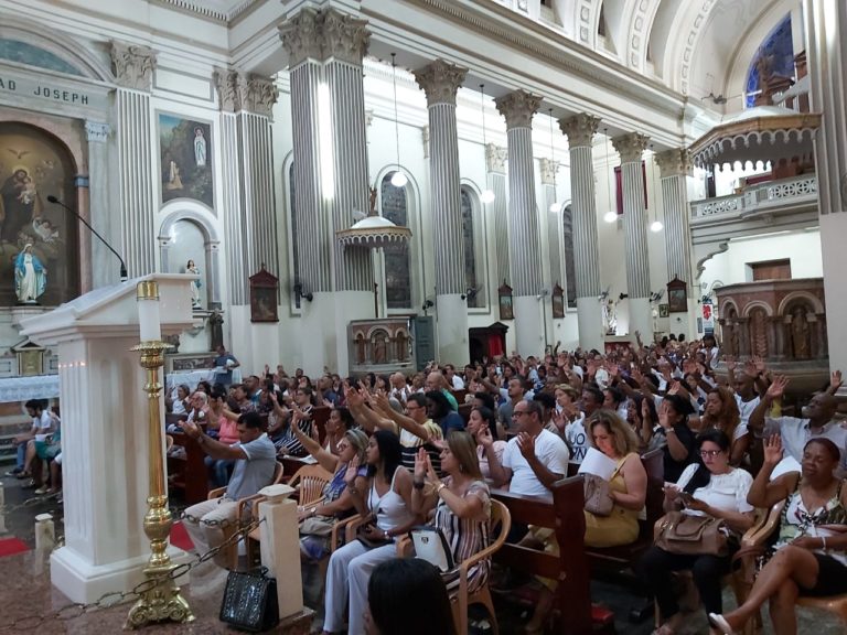 Fiéis participam da “Virada com Cristo” na Catedral Diocesana e na Paróquia São José