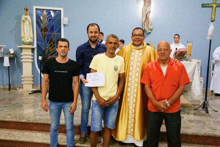 JUBILEU DE PRATA: Paróquia de Aperibé comemora 25 anos e realiza homenagens a pessoas que deram sua contribuição a evangelização