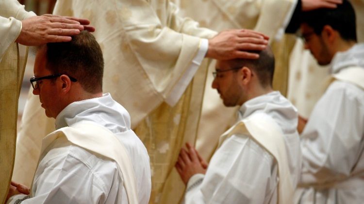 Uma contribuição sobre o celibato sacerdotal em filial obediência ao Papa