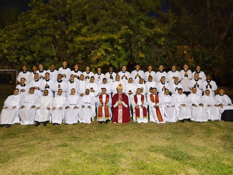 Seminaristas da Diocese de Campos participam de Retiro Espiritual Canônico