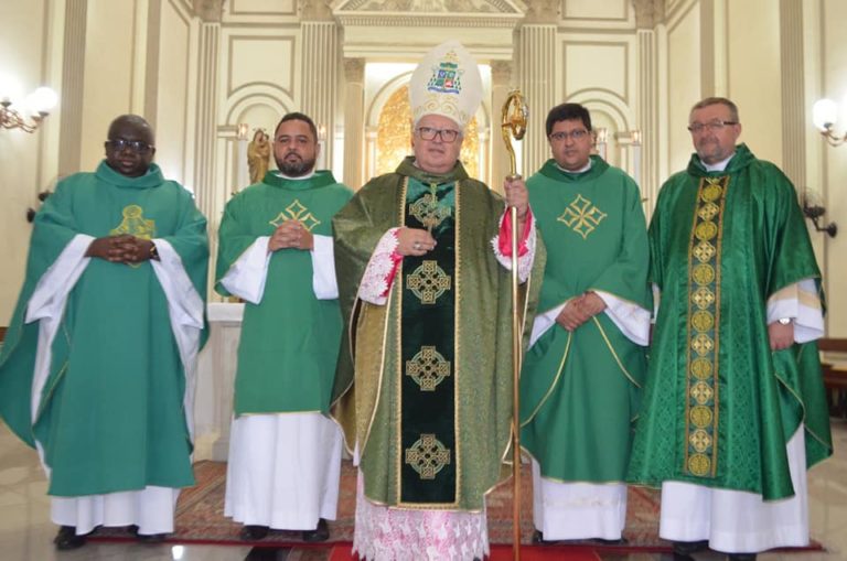 Dom Roberto comemora 12 anos de ordenação episcopal com Santa Missa na Catedral Diocesana