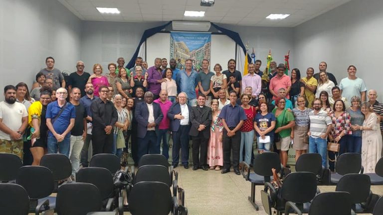 Dom Roberto Francisco participa de encontro “Política com Fé”, em São Fidélis