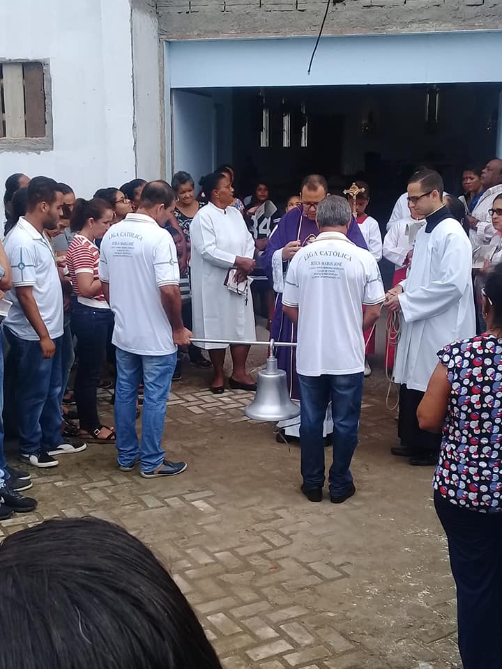 Fiéis de Caxias de Tocos participam de bênção e recolocação do sino da Igreja