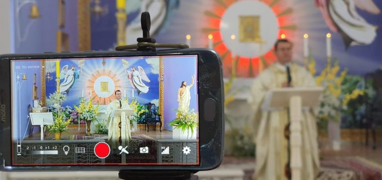 Padres investem em comunicação pelas redes sociais na Diocese de Campos
