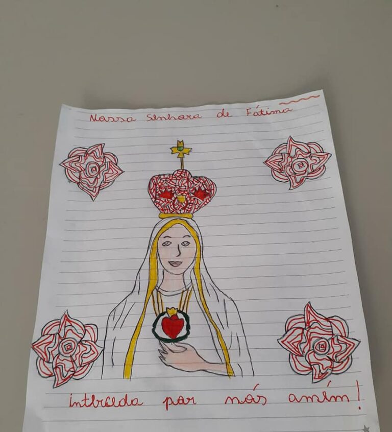 Crianças da catequese de Tocos realizam coroação online de Nossa Senhora