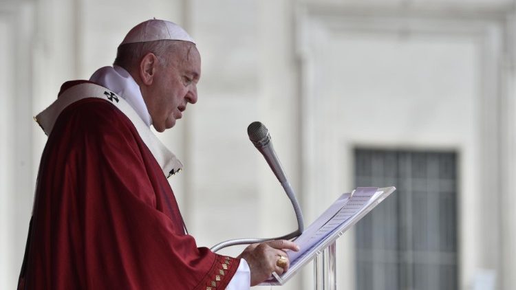 Papa preside Missa de Pentecostes. Oração dominical novamente com os fiéis