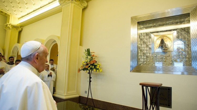 Terço com o Papa: “Não estamos sós”, afirma reitor do Santuário de Aparecida