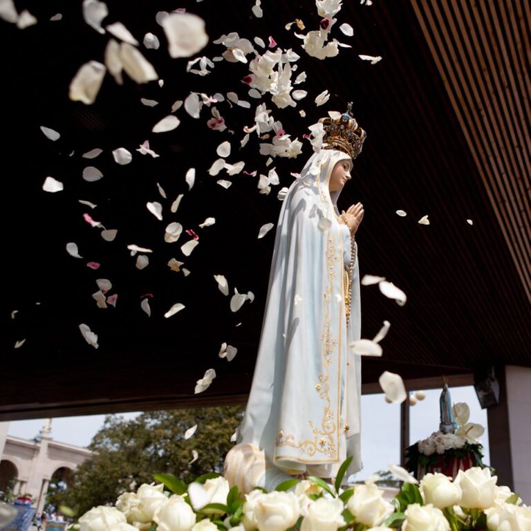 Peregrinação com a imagem de Nossa Senhora de Fátima em Varre-Sai