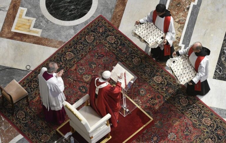 Quatro arcebispos brasileiros receberão o Pálio Arquiepiscopal abençoado pelo Papa