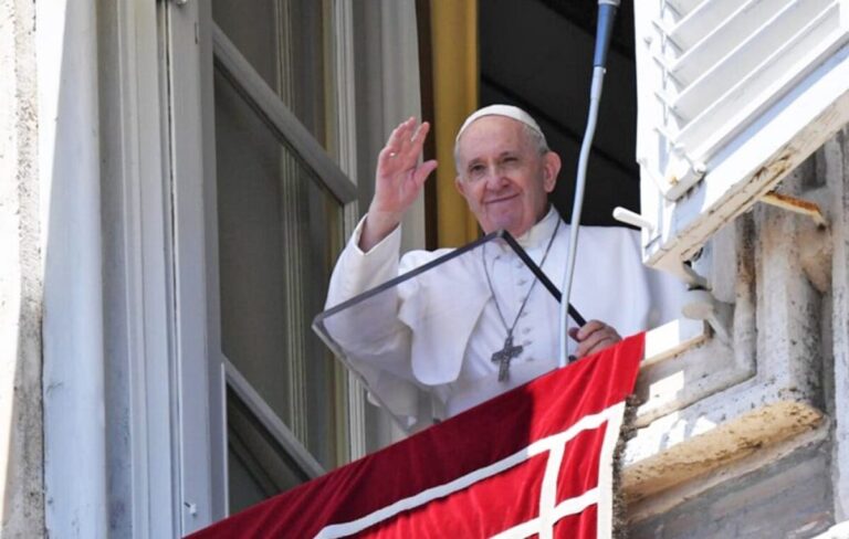 Papa Francisco volta a pedir cessar-fogo global: passo corajoso para um futuro de paz