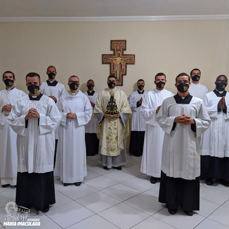 Seminário Diocesano de Campos celebra Tríduo de Nossa Senhora Aparecida