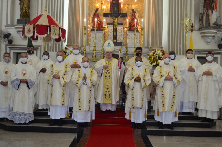 Quatro novos diáconos permanentes são ordenados para a Diocese de Campos