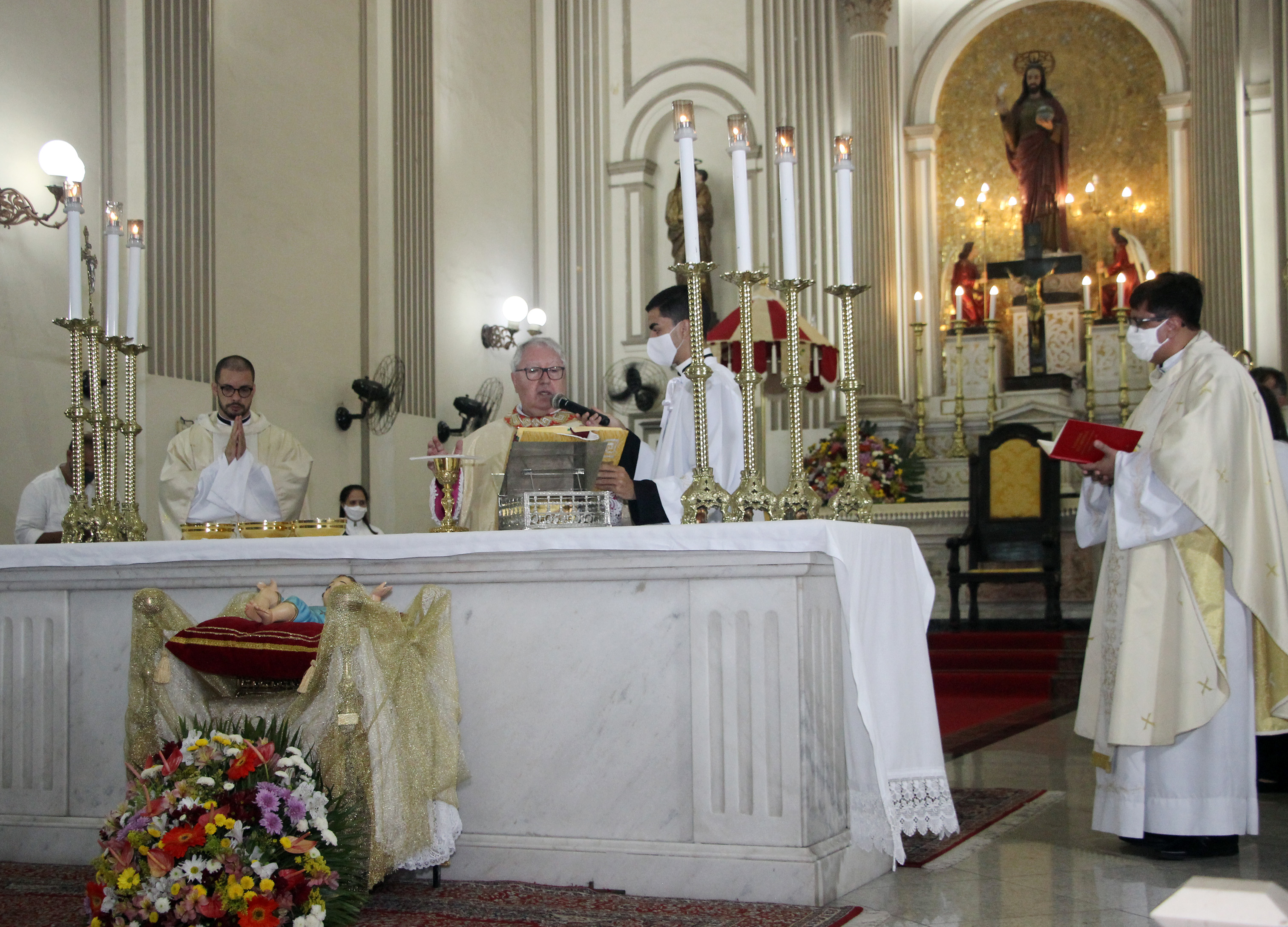 Dom Roberto Francisco presidiu missa de Natal na Catedral de Campos –  Diocese de Campos