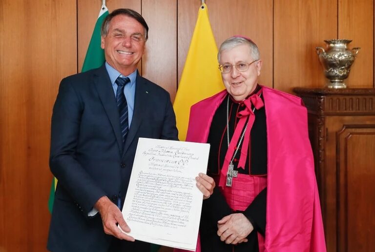 Núncio Apostólico no Brasil se apresenta ao presidente da República