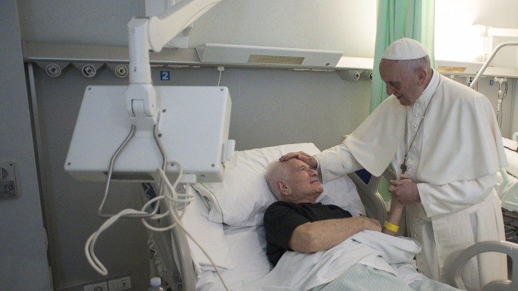 Papa Francisco: a proximidade é um balsamo para quem sofre na doença