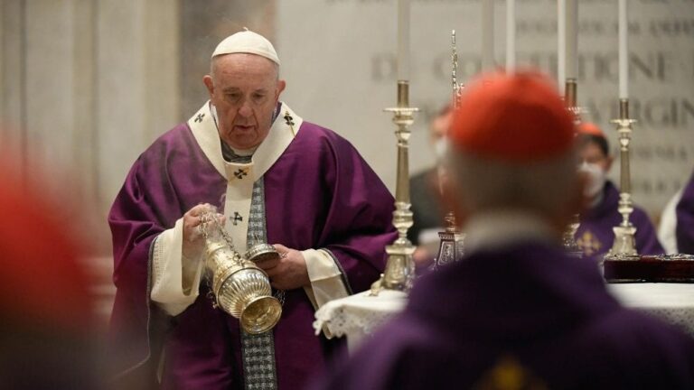 Em missa nesta Quarta-feira de Cinzas, (17/02), o Papa diz que a “Quaresma é uma viagem de regresso a Deus”