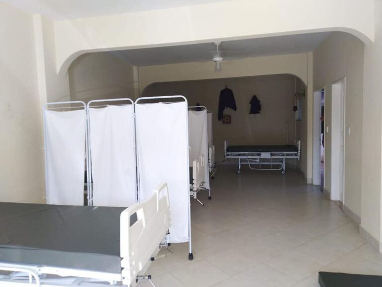 Capela no Hospital de Varre Sai transformada em leito para o Covid 19