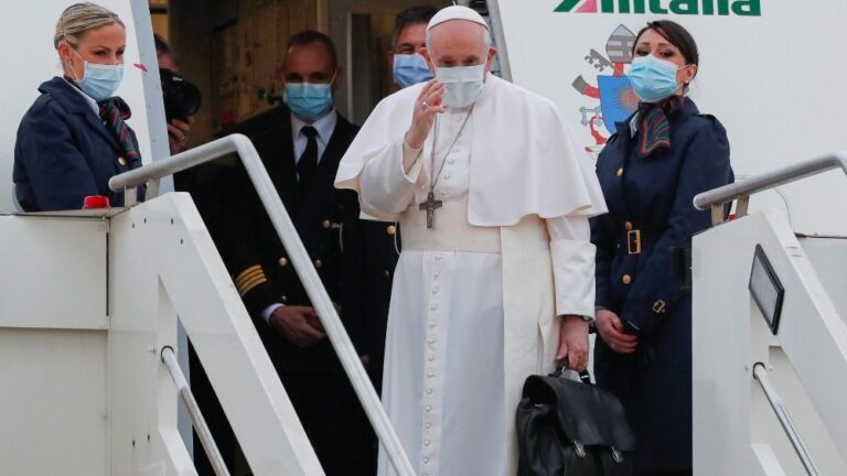 Papa Francisco chega ao Iraque