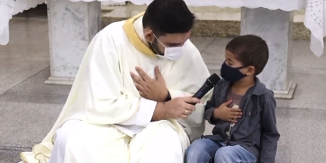 As preces da criança: exemplo de fé e certeza de que Deus ouve a oração de um pequeno