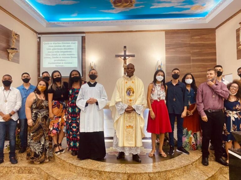 Jovens participam da Rede de Intercessores na Paróquia São José