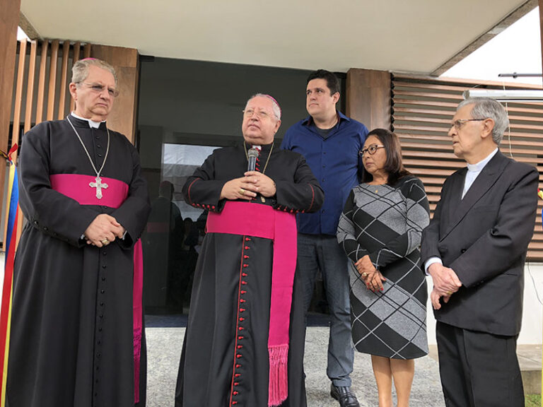 Cardeal Arcebispo do Rio de Janeiro envia mensagem a Dom Roberto pelos 10 anos na Diocese de Campos
