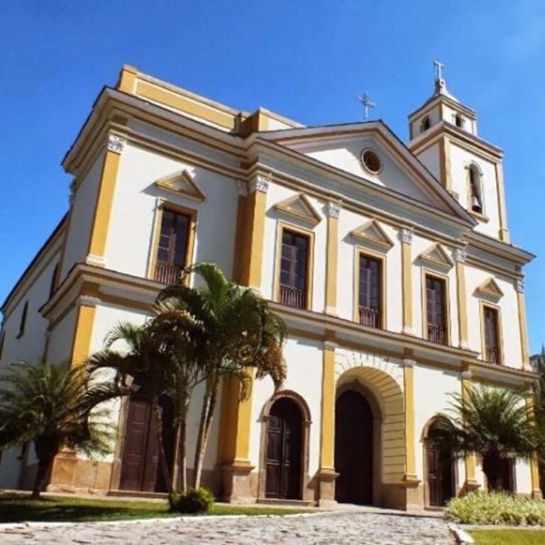 Igreja São Benedito tem porta arrombada durante ação criminosa no Centro de Campos