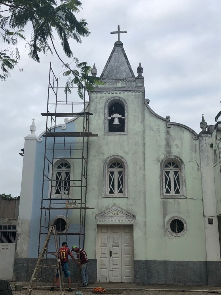 Igreja Matriz de Nossa Senhora das Graças, em Baixa Grande, inicia reparos no telhado e na pintura