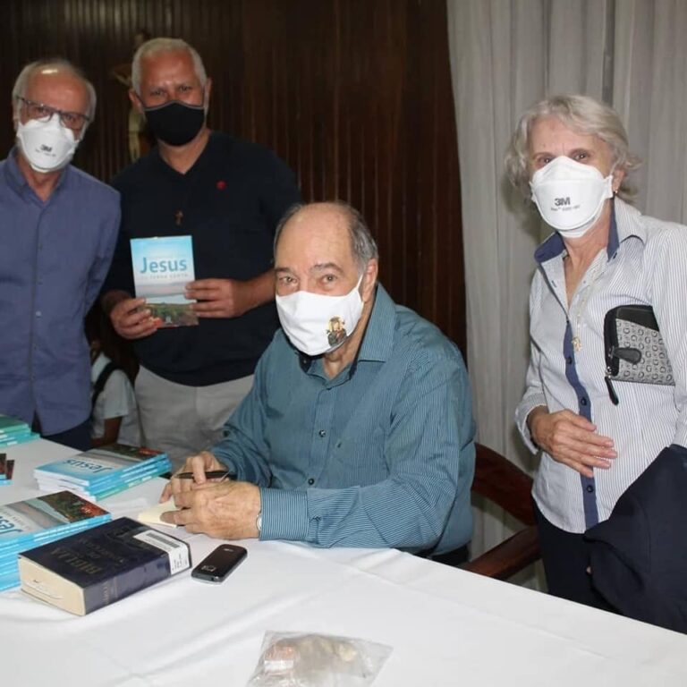 Pe. Vidigal lançou livro em Belo Horizonte