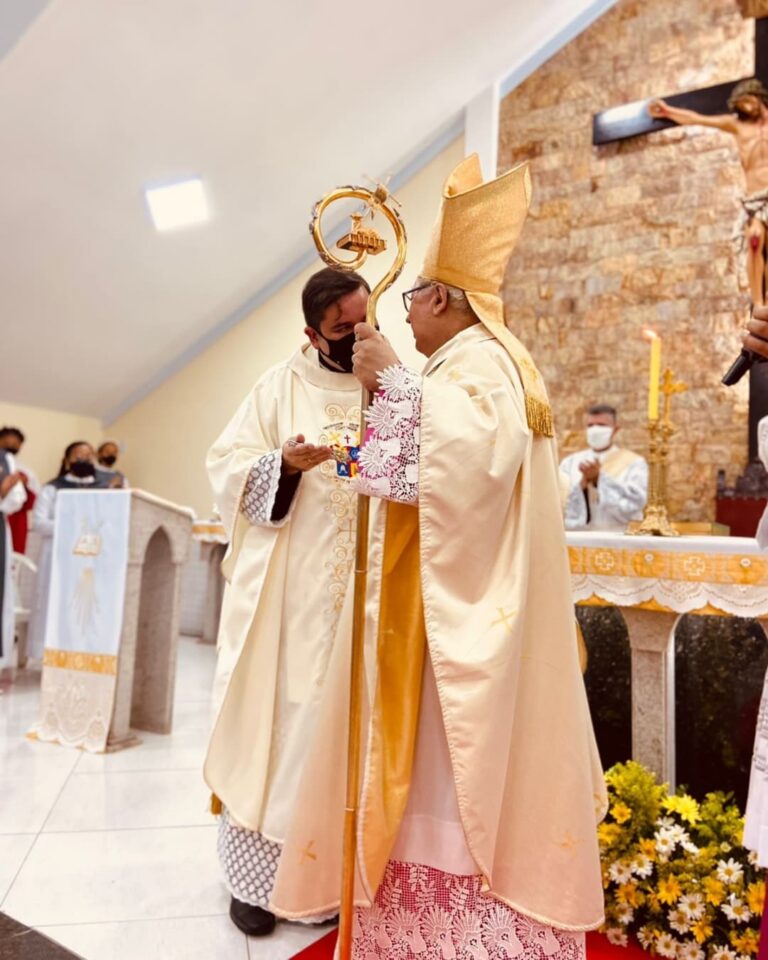 Dom Roberto Francisco dá posse a Pe. Emerson Ramos na Paróquia Nossa Senhora da Conceição