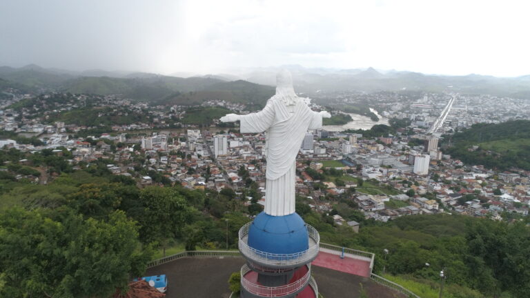 Cristo Redentor: de braços abertos abençoa a cidade de Itaperuna