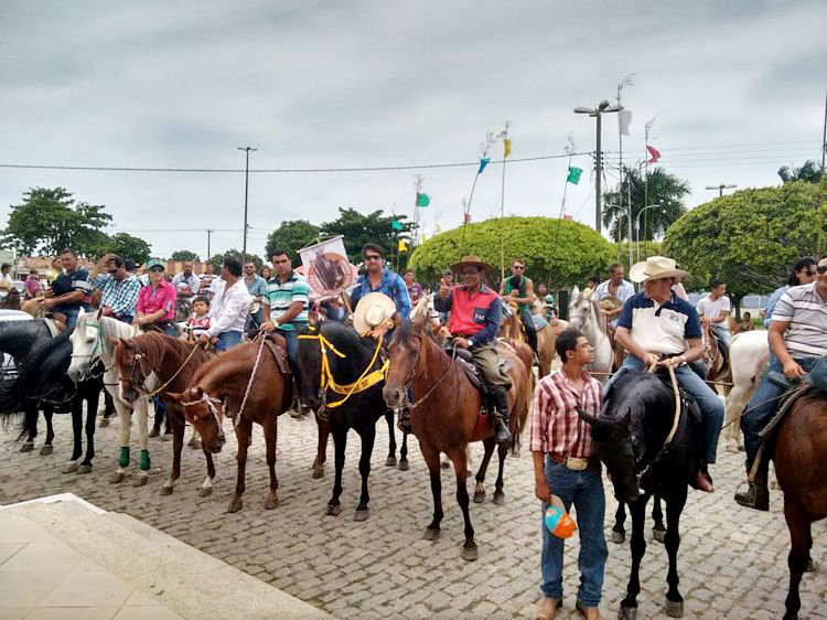 Cavalgada na Festa de Santo Amaro no domingo
