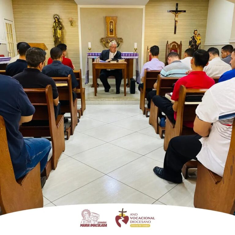 Dom Roberto conduz recolhimento espiritual no Seminário Diocesano de Campos