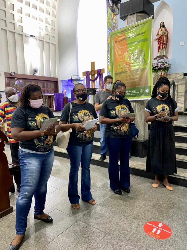 Via Sacra: Pastoral Afro-brasileira meditou os passos da paixão e morte de Cristo no Santuário N S Perpétuo Socorro