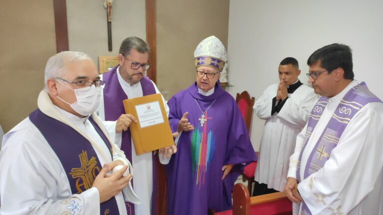 Novo Chanceler toma posse em Cerimônia na Cúria Diocesana de Campos