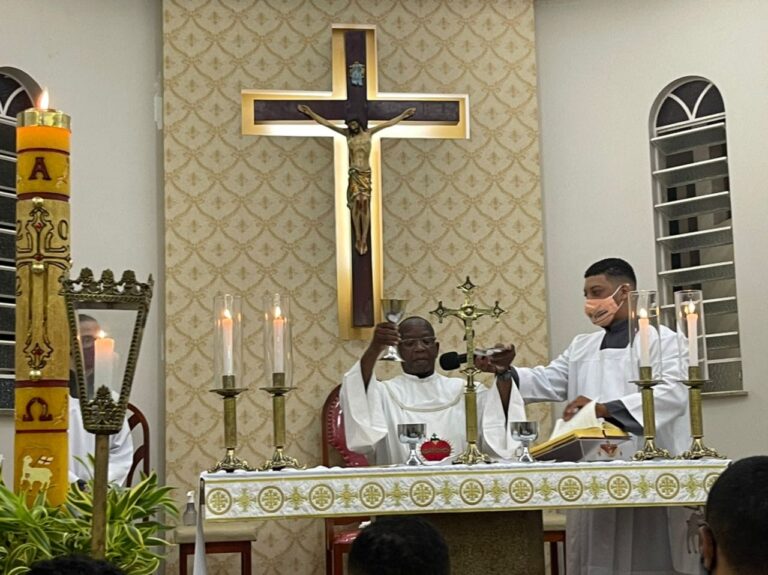 Acolhida: Paróquia Sagrado Coração de Jesus em Itaperuna recebeu Pe. Alcemar